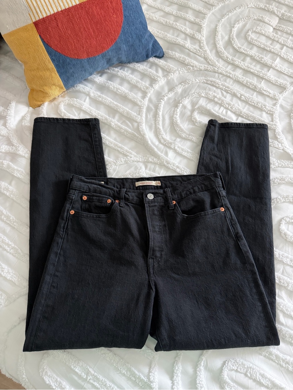 Levi’s Wedgie Straight Black High-Rise Women's Jeans